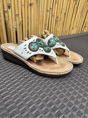 Clarks White Leather Thong Sandals with Turquoise Bead Accents